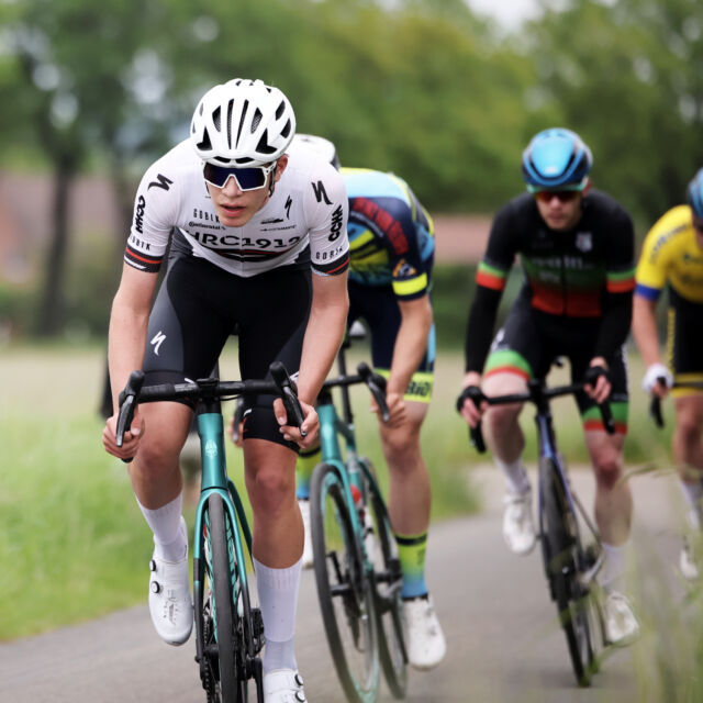 Unser U23 Elite Fahrer @albrechtdrewes in Aktion bei den Landesmeisterschaften in Melle! Herzlichen Glückwunsch Albrecht zum Titel des besten U23 Nachwuchsfahrers in Niedersachsen. 🙌
.
Vielen Dank Ulf-Kersten Neelsen für die Bereitstellung des Fotos.
.
.
#gemeinsamschneller #hrc1912 #gobik #gobikwear #specializedhamburg #specialized #rennrad #fahrrad #cycling #bike #roadbike #training #sport #bikelove #sportvereintuns #hannover #roadbikelife #cyclingaddict #instabike #bikeporn #meisterschaften #championship